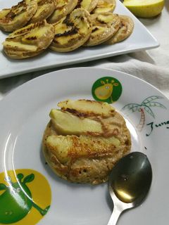 Una foto de Tortitas de avena con manzanas