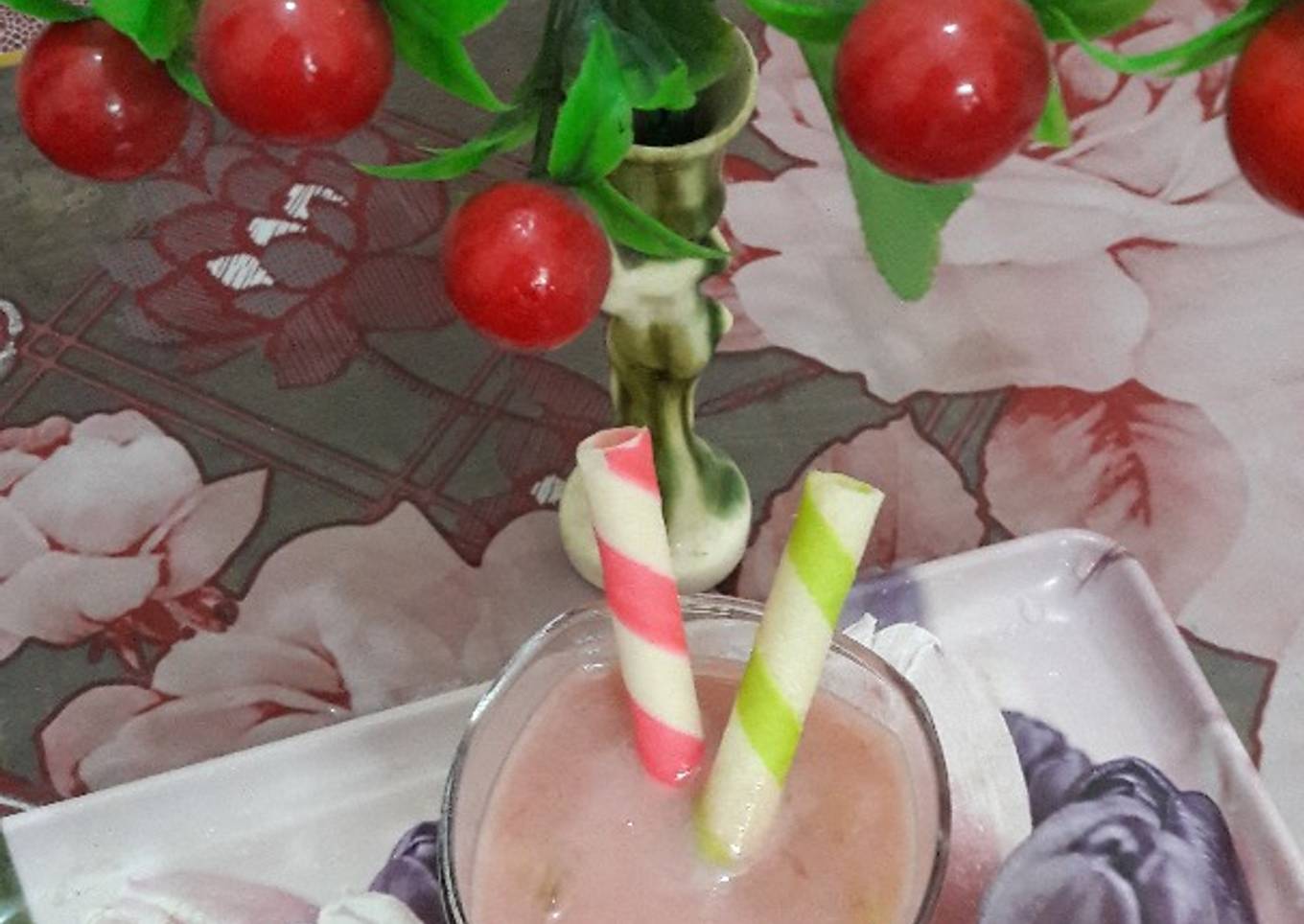Banana roohafza shake