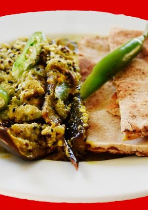 A picture of Niramish Doi Begun (Brinjal masala curry).