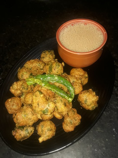 मेथी गोटा(Methi gota recipe in Hindi) रेसिपी मुख्य फोटो