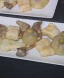 Merluza con setas ostra y patatas rellenas