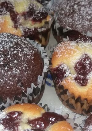 Kakaós és meggyes muffin recept fotója