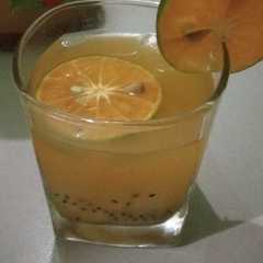 A picture of Es jeruk selasih.
