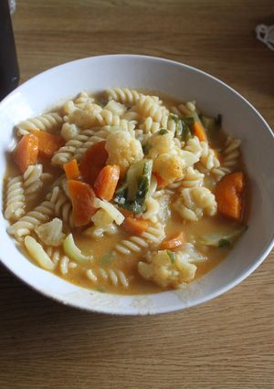 Una foto de Sopa para día ventoso y lluvioso