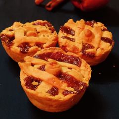 A picture of Apple pie muffins.