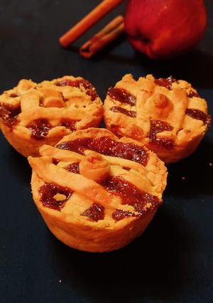 A picture of Apple pie muffins.