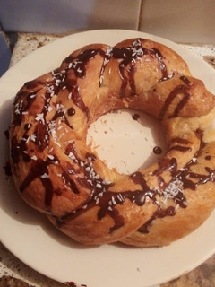 Una foto de Rosca de Pascua rellena de canela