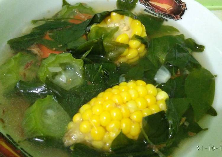 Sayur bening daun katuk