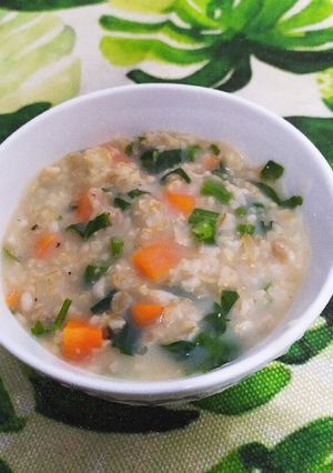Hình của món Cháo yến mạch thịt băm cần tây cà rốt.