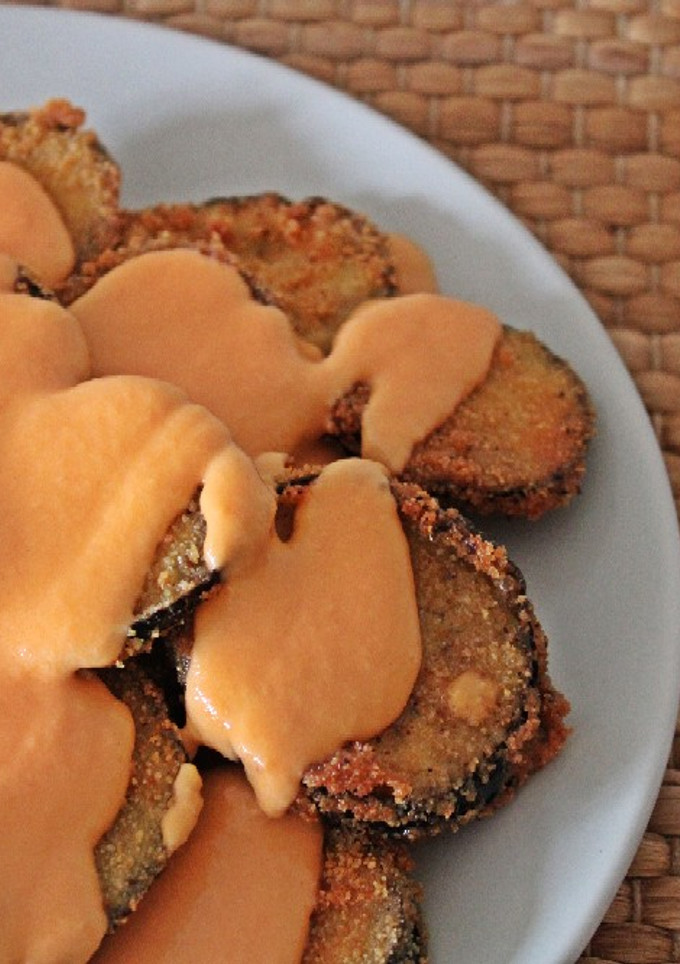 Una foto de 🍆 Berenjenas fritas con salmorejo 🍆