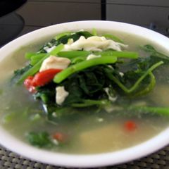 A picture of Chinese Spinach And Egg Soup.