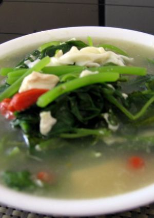 A picture of Chinese Spinach And Egg Soup.