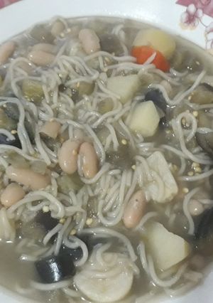 Una foto de Guiso de porotos blancos y verduras sin carne