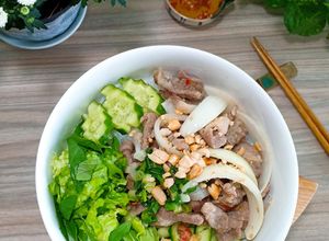 Hình của món Bún thịt xào sả ớt.