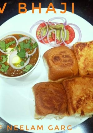 पाव भाजी (Pav Bhaji Recipe in Hindi) रेसिपी मुख्य फोटो