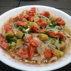 A picture of Salmon Noodles Soup.