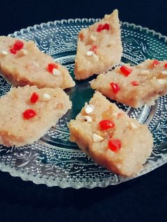 বেসন সুজির বরফি (Besan Soojir barfi recipe in Bengali) রেসিপির প্রধান ছবি