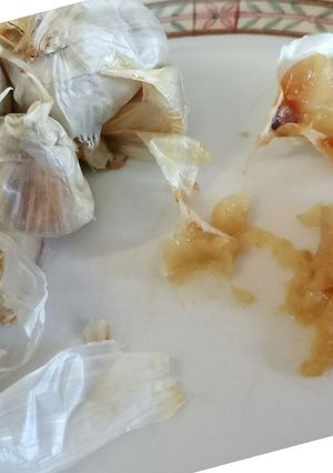 A picture of Roasted garlic bulb.
