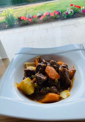Hình của món Bò hầm kiểu Hungary.