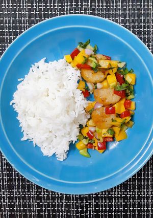 Hình của món Sò điệp áp chảo và salsa xoài.