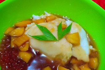 Bagaimana Menyiapkan Bubur Sumsum Mutiara Saus Kinca Kekinian