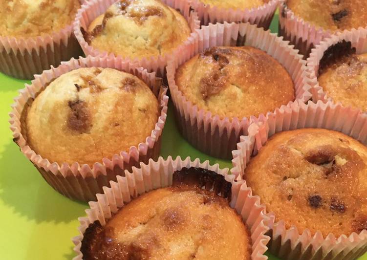 Cupcakes rellenos de bon o bon y dulce de leche 🧁