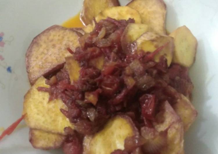 How to Make Perfect Fried potatoes and tomato sauce