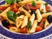 Una foto di pasta fredda di pesce