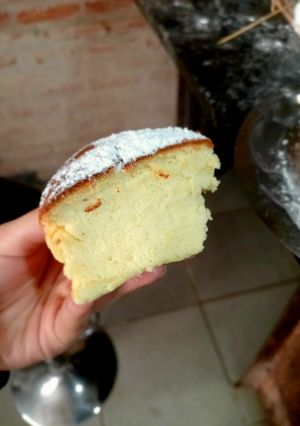 Una foto de Torta esponjosa de vainilla estilo japonés