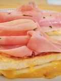 "Bikini", Sándwich mixto de Jamón York con tres Quesos