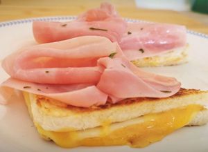 Foto principal de "Bikini", Sándwich mixto de Jamón York con tres Quesos
