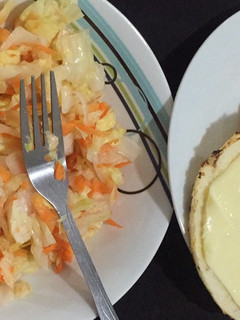 Una foto de Arepa y ensalada 🥗