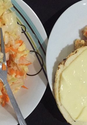Una foto de Arepa y ensalada 🥗