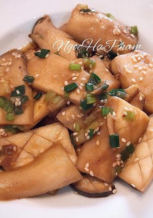 Hình của món Nấm đùi gà rim tương.