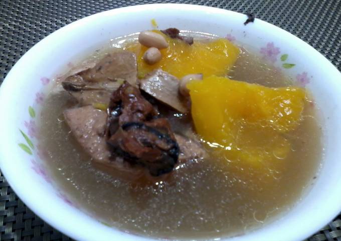Recipe of Super Quick Homemade Papaya And Peanut In Pork And Dried Oyster Soup