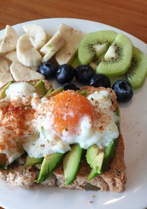 รูปของ Healthy avocado egg breakfast