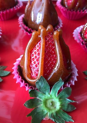 Una foto de Día de San Valentín Frutillas Caramelizadas
