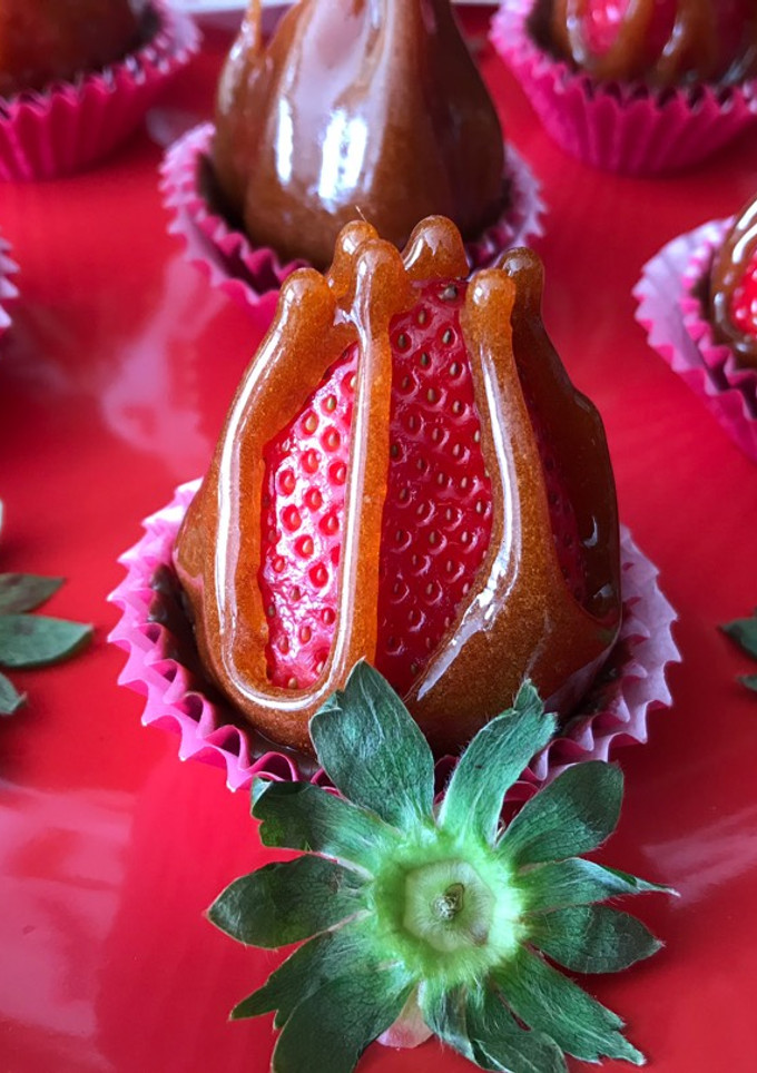 Una foto de Día de San Valentín Frutillas Caramelizadas