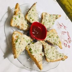 A picture of Mayo chilli toast.