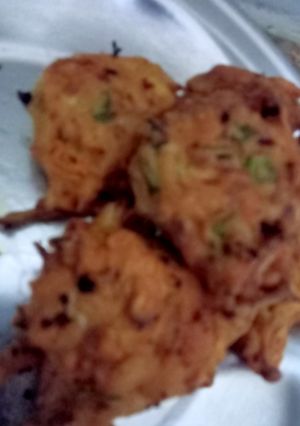 A picture of Piyaz and band gobhi pakory😋.