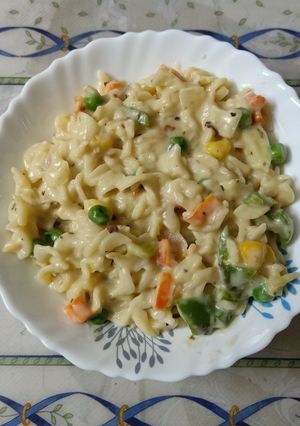 व्हाइट सॉस चीज़ी पास्ता (White sauce cheesy pasta recipe in Hindi) रेसिपी मुख्य फोटो