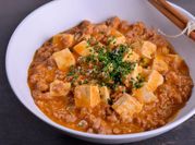 Una foto de pasta con ciboulette
