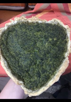Una foto de Tarta de espinaca con masa casera 🎊