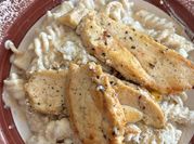 Una foto de pasta alfredo