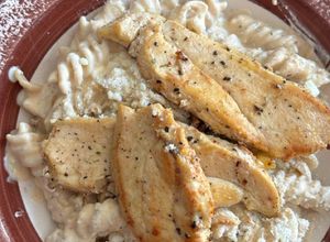 Una foto de Pasta Alfredo con Pollo