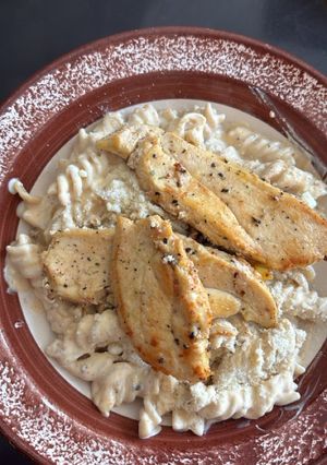 Una foto de Pasta Alfredo con Pollo