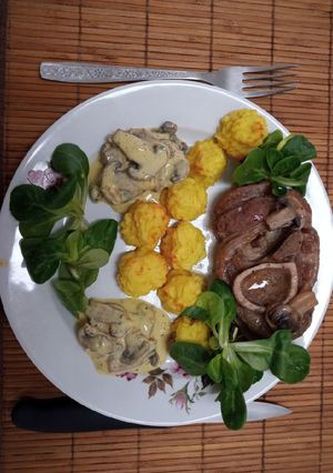Borjúlábszár- ossobuco gombamártással, hercegnőburgonyával recept fotója