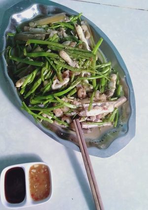 Hình của món Ốc móng tay xào rau muống sốt mắm me.