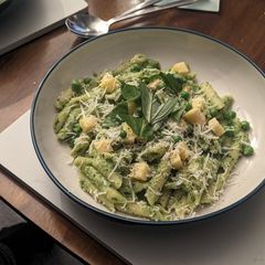 A picture of Pasta in a pea sauce.