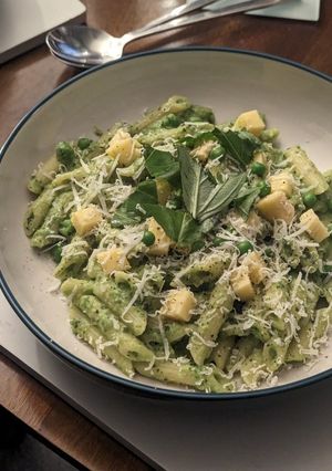 A picture of Pasta in a pea sauce.